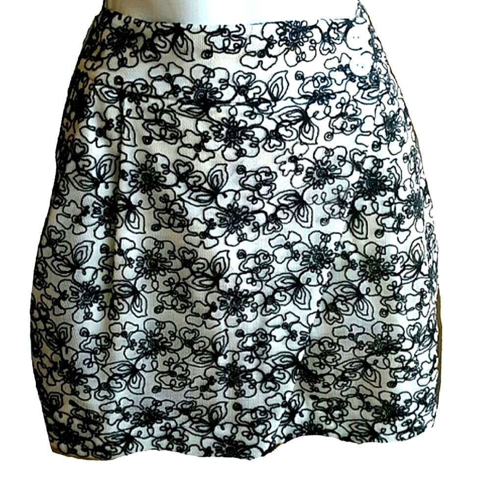 Lo Embroidered Lace Black and White Mini Faux Wrap Skirt Side Pockets Si…